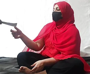 Pakistani Thurki Manager Smashed Hijabi Assistant