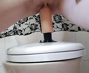 gigantic fucktoy wanking in wc