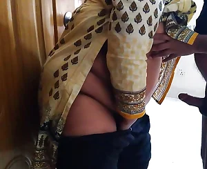 (Tamil Maid ki jabardast Chudai har din) Adorable maid gets humped like this every day while impetuous the building - Indian Hookup