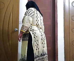 (Tamil super-fucking-hot Maa Apne Bete ke sath chudai karta hai) Indian Cougar Stepmom helps Stepson jizm - But Accidentally internal cumshot