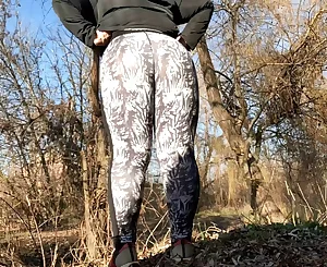 Phat ass white girl Cougar in taut stretch pants peeing outdoors rear end fashion
